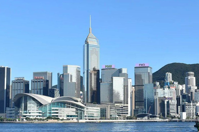 “往来港澳人才签注”政策实施后，逾18,300人次获批进入香港